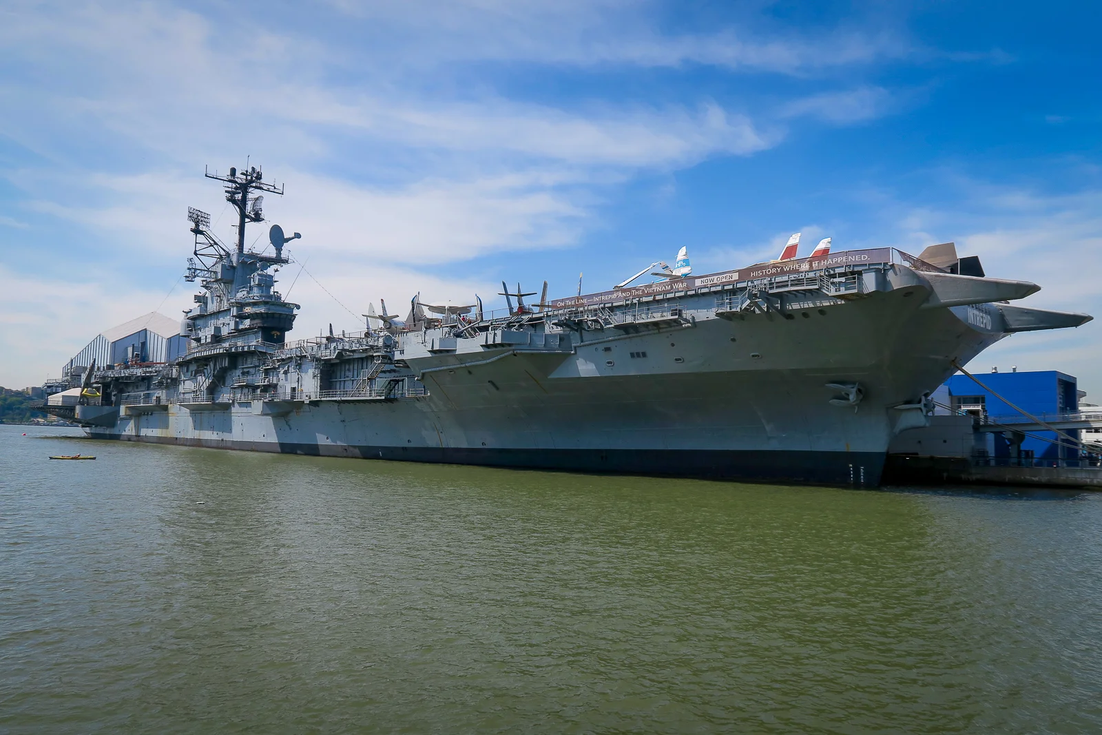 USS Intrepid Flugzeugträger als Museum am Hudson River Pier 86 in Manhattan New York City